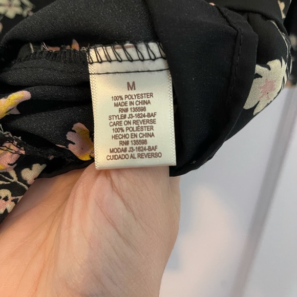 Floral ruffle Altar’d State Blouse - Picture 4 of 7